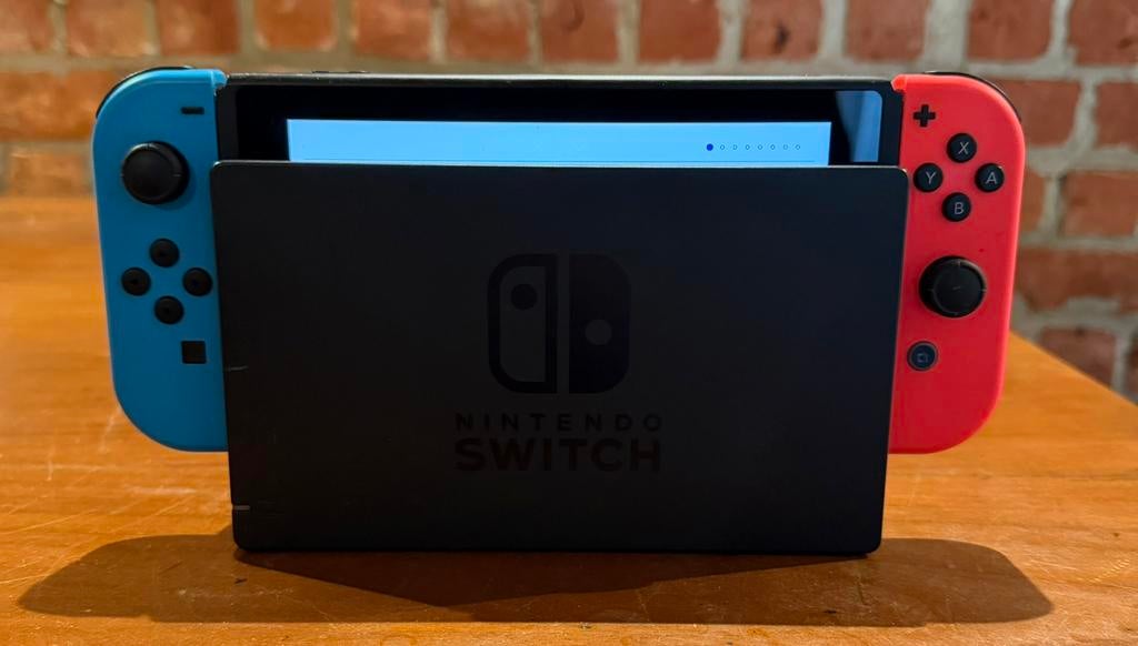 Nintendo Switch + Dock TV + 3 jeux, Enlèvement, Utilisé, Avec 2 manettes, Avec jeux