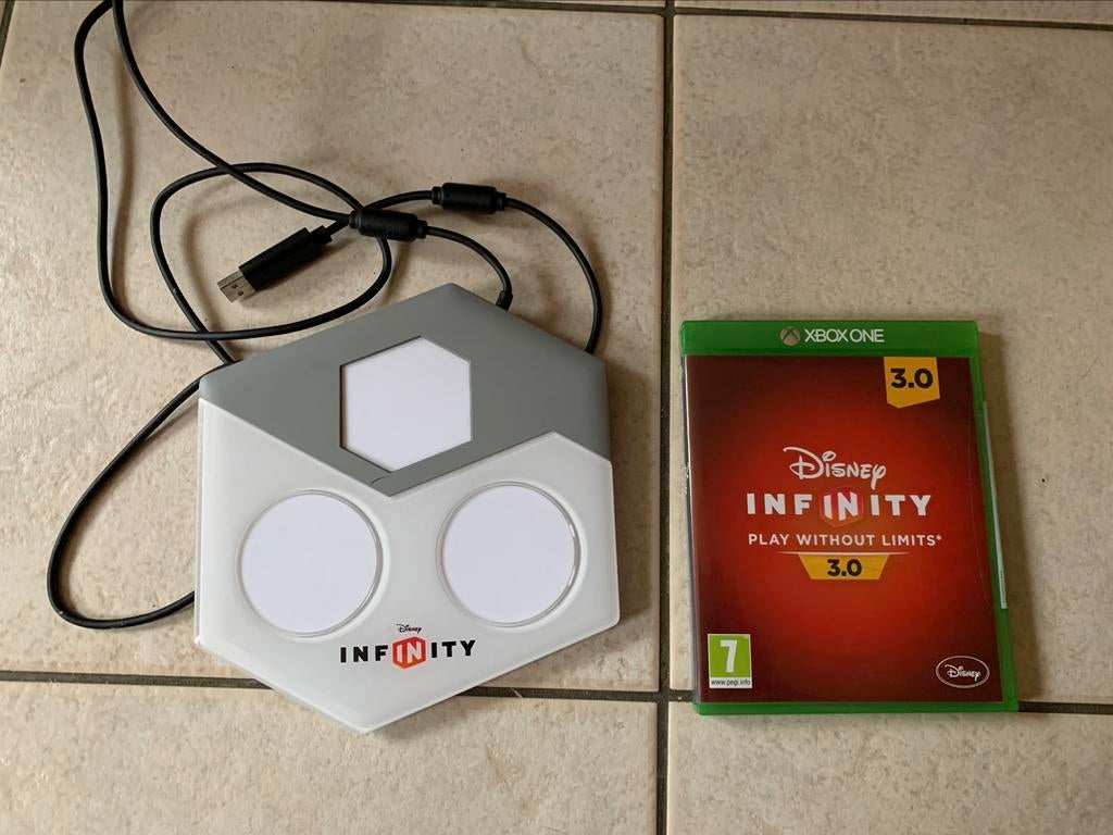 Disney Infinity Bundle (3.0-spel, bord, figuren, powerdisc), Games en Spelcomputers, Games | Xbox One, Zo goed als nieuw, Platform