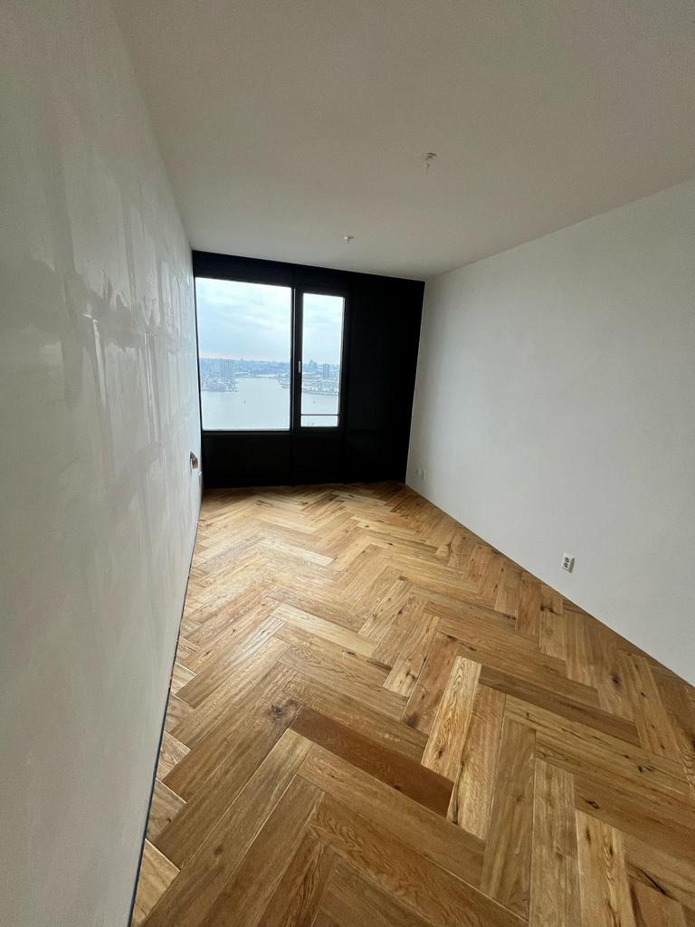Parquet à chevrons en chêne de 80m2 (710x140x12 mm), Enlèvement ou Envoi, Comme neuf, Parquet