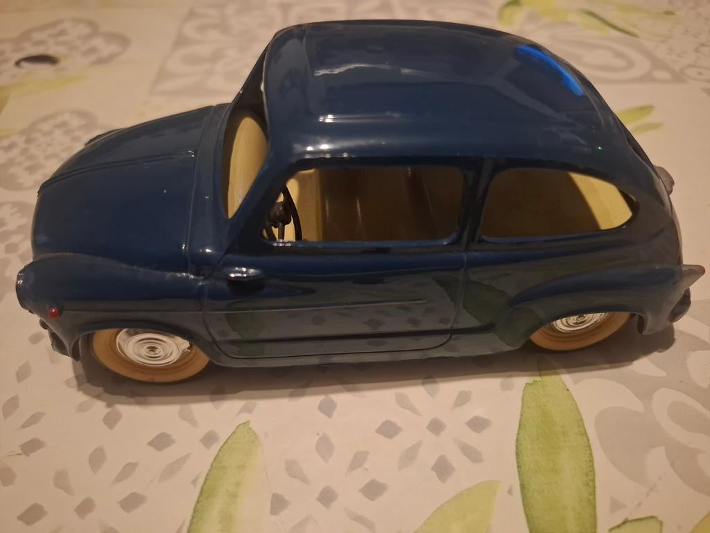 Fiat 600 - Seat 600 +- 1/24 à friction, Enlèvement ou Envoi, Comme neuf, Voiture, Autres marques