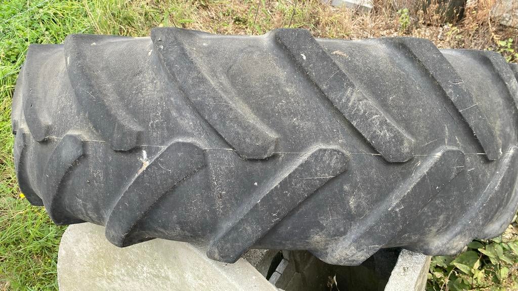 Pneu tracteur Michelin 16.9 R 34, Articles professionnels, Agriculture | Pièces | Pneus, Jantes & Essieux, Enlèvement