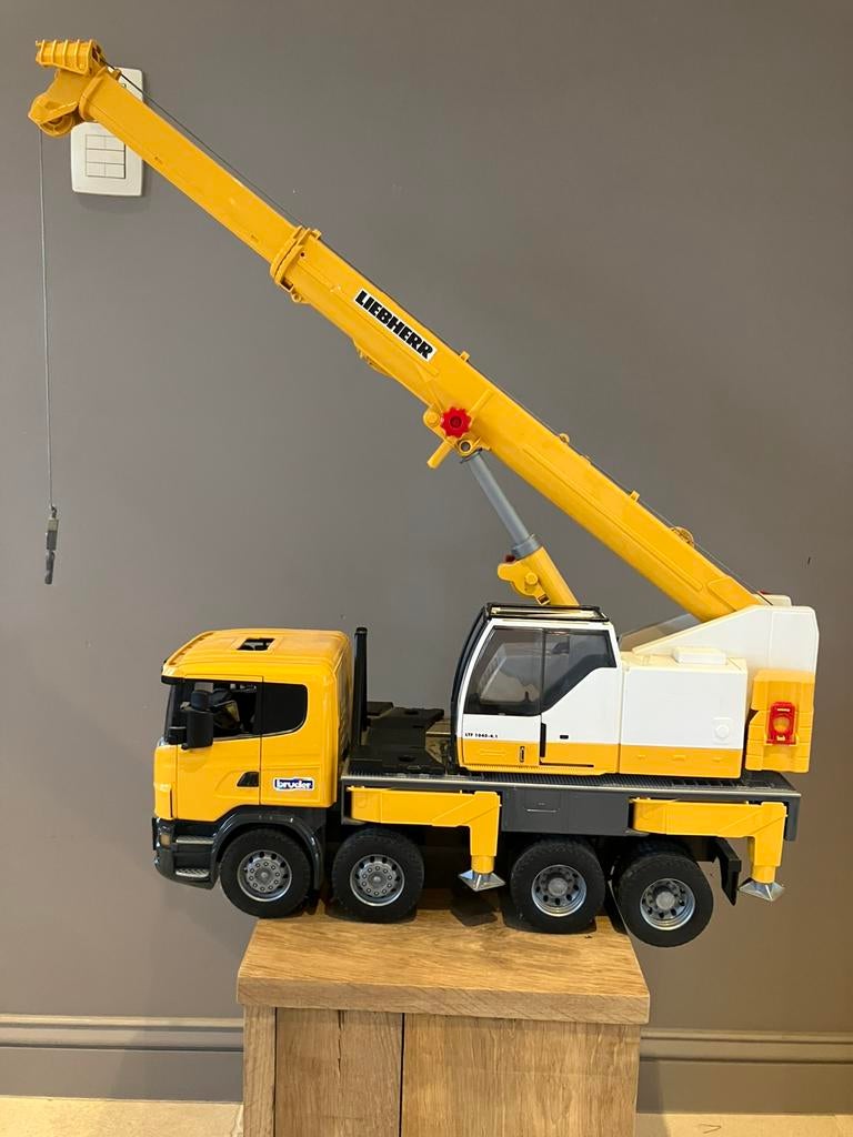 Grue télescopique Bruder, Enfants & Bébés, Jouets | Véhicules en jouets, Enlèvement, Comme neuf