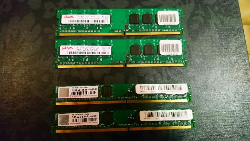 DDR2 2 sets van 1GB en 2GB, Computers en Software, RAM geheugen, Gebruikt, Ophalen of Verzenden, DDR2, Desktop