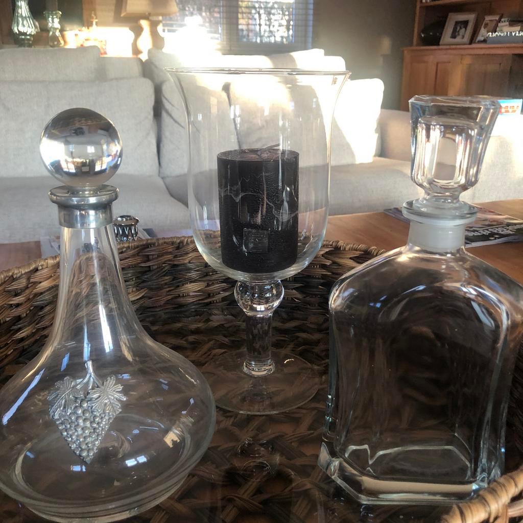 Carafes et bougeoir, Enlèvement, Utilisé