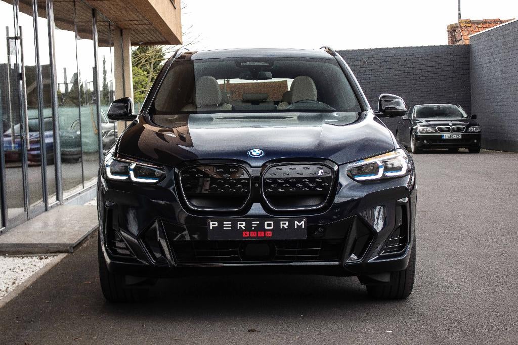 BMW iX3 80 kWh * M-PACK * LASER * HUD * PANO * SHADOWLINE *, Automaat, 2255 kg, Blauw, Leder