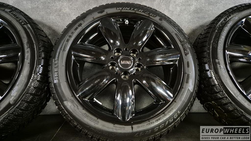 17 inch Mini Clubman F54 F55 F56 JCW 528 Winterbanden ZWART, Auto-onderdelen, Gebruikt, -, -, Banden en Velgen