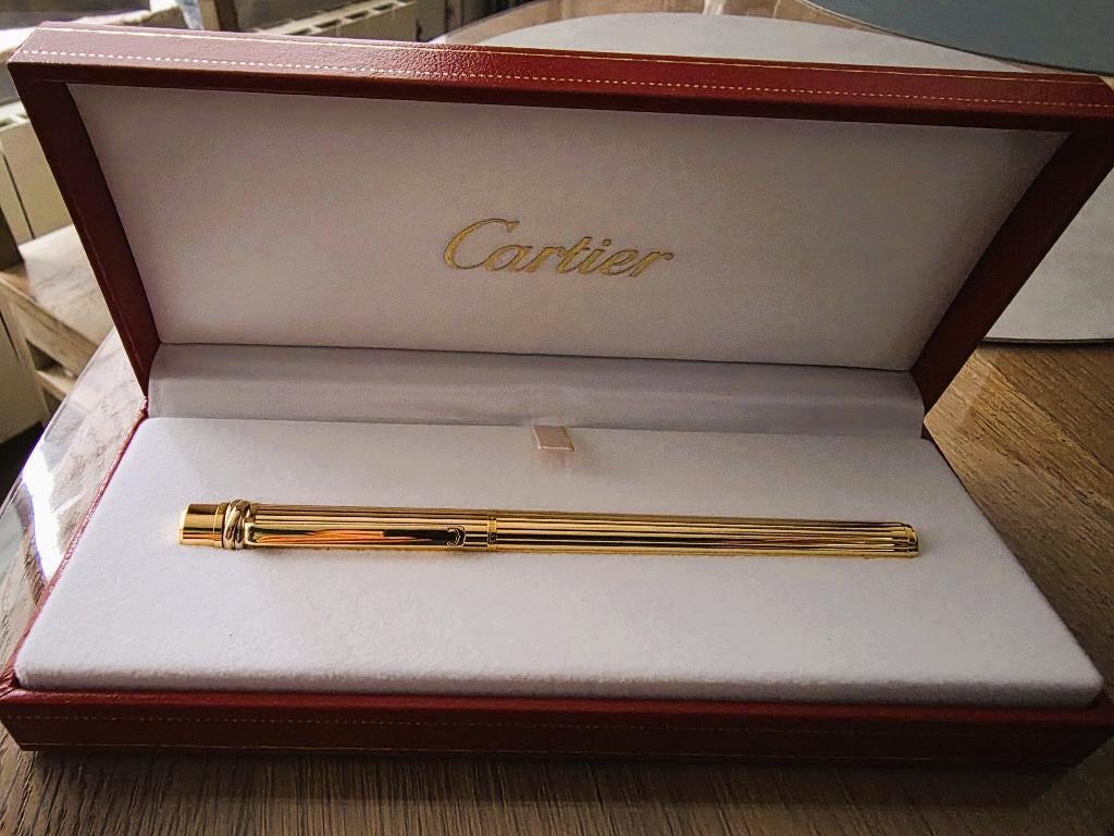 Stylo Plume Cartier Must de Cartier Trinity, Collections, Stylos, Comme neuf, Stylo, Autres marques, Avec boîte, Enlèvement ou Envoi