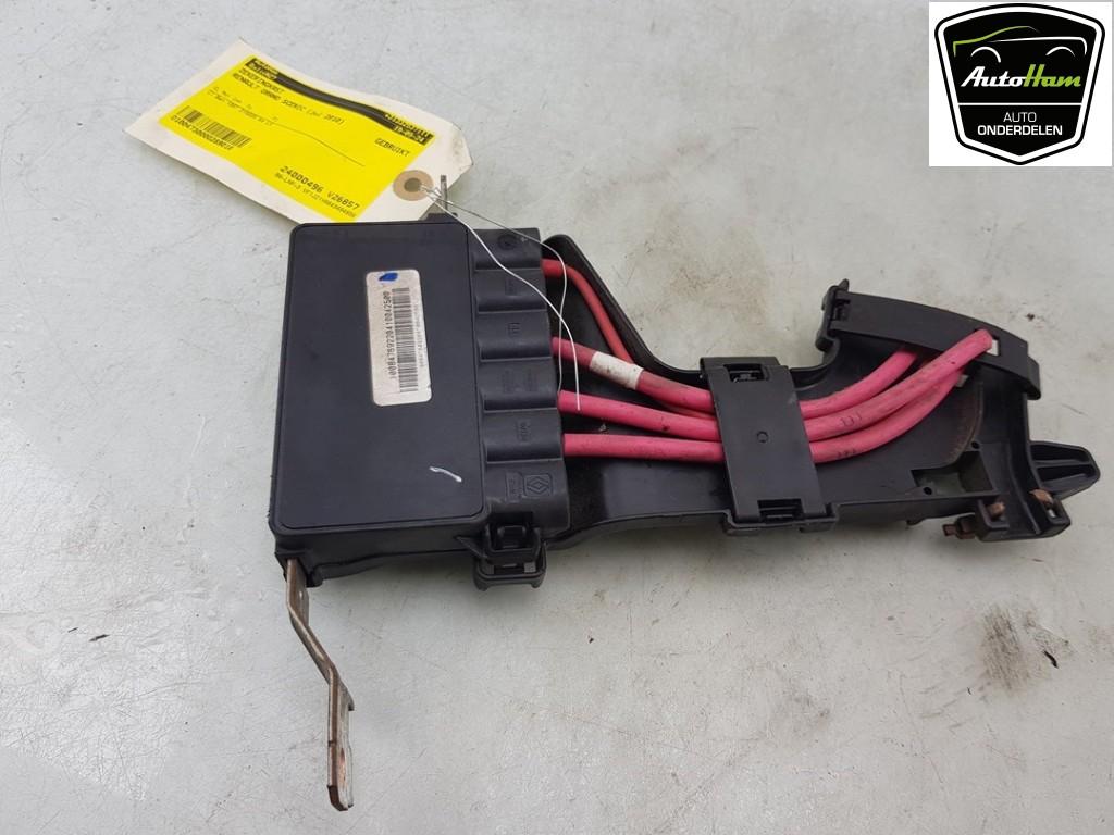 BOITIER FUSIBLES Renault Grand Scénic III (JZ), Utilisé, Renault