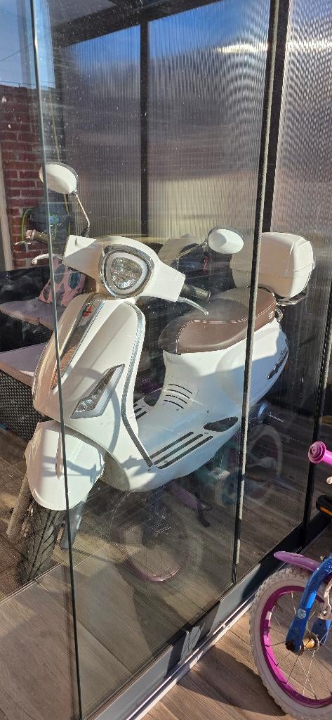 Scooter GTS, Ophalen, Benzine, Klasse B (45 km/u), Zo goed als nieuw