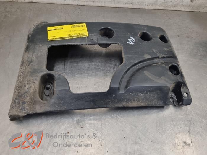 Coin pare-chocs arrière droit d'un Renault Master (ZWART), Renault, -, 3 mois de garantie, Utilisé