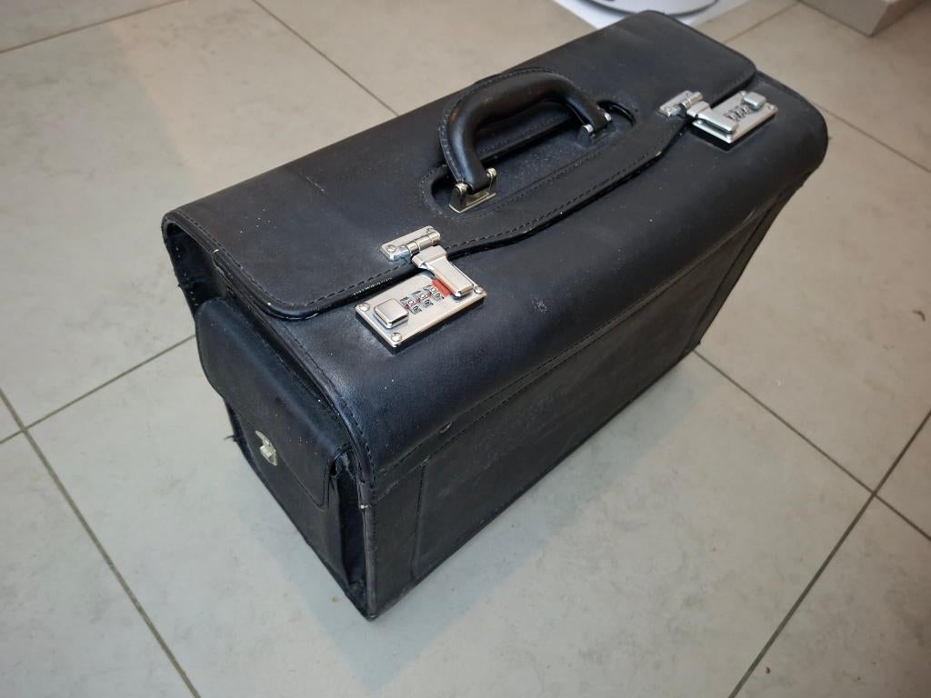 Pilotenkoffer Leder Zwart - Dokterstas - Cijferslot, Gebruikt, Slot, Ophalen of Verzenden, Minder dan 35 cm