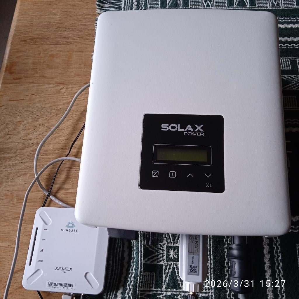 onduleur, Bricolage & Construction, Panneaux solaires & Accessoires, Enlèvement, Utilisé, Système complet, 200 watts-crêtes ou plus