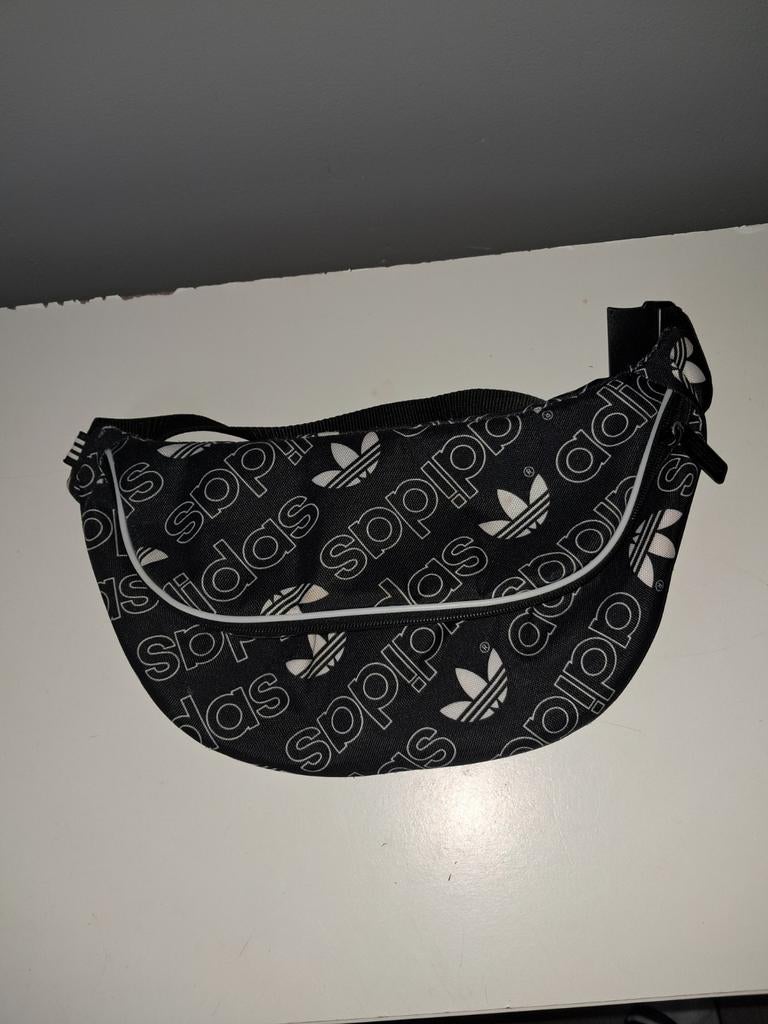 Tas van  Adidas, Ophalen