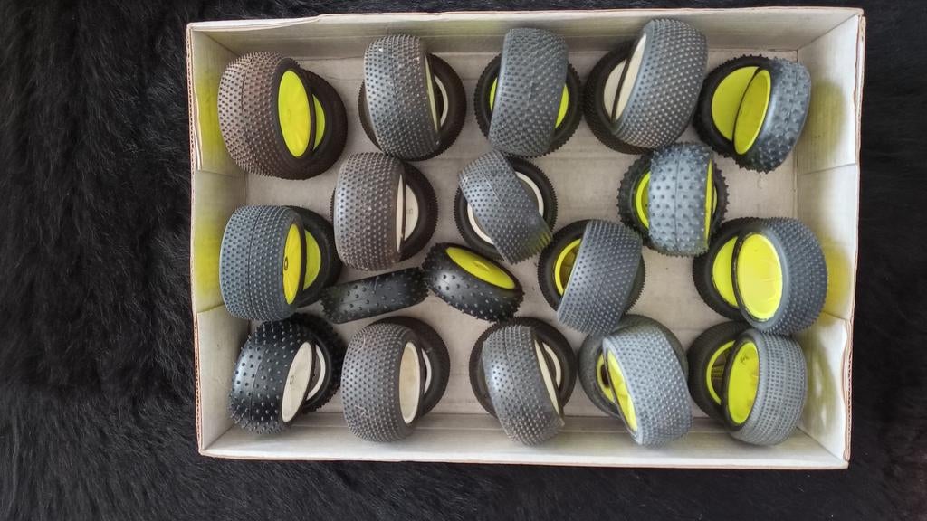 Set r/c banden en velgen, Hobby en Vrije tijd, Schaal 1:10, Elektro, Auto offroad