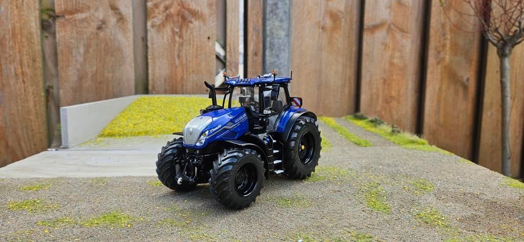Verbouwde New Holland T7.440XD Blue Power
1:32, Ophalen of Verzenden, Nieuw, Tractor of Landbouw, Overige merken