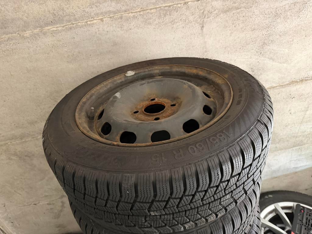 Pneus neufs 185/60/15 + jantes en acier, Autos : Pièces & Accessoires, Pneus & Jantes, 15 pouces, Pneus et Jantes, Pneus hiver