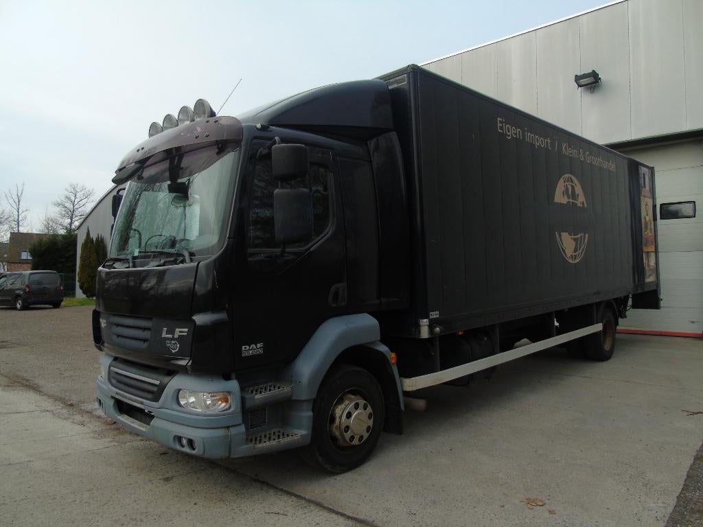 Daf AE 55.220 FA-LF55 dholandia *2009* 1e Eigenaar*AIRCO, Auto's, Bestelwagens en Lichte vracht, Stof, Zwart, Zwart, Bedrijf