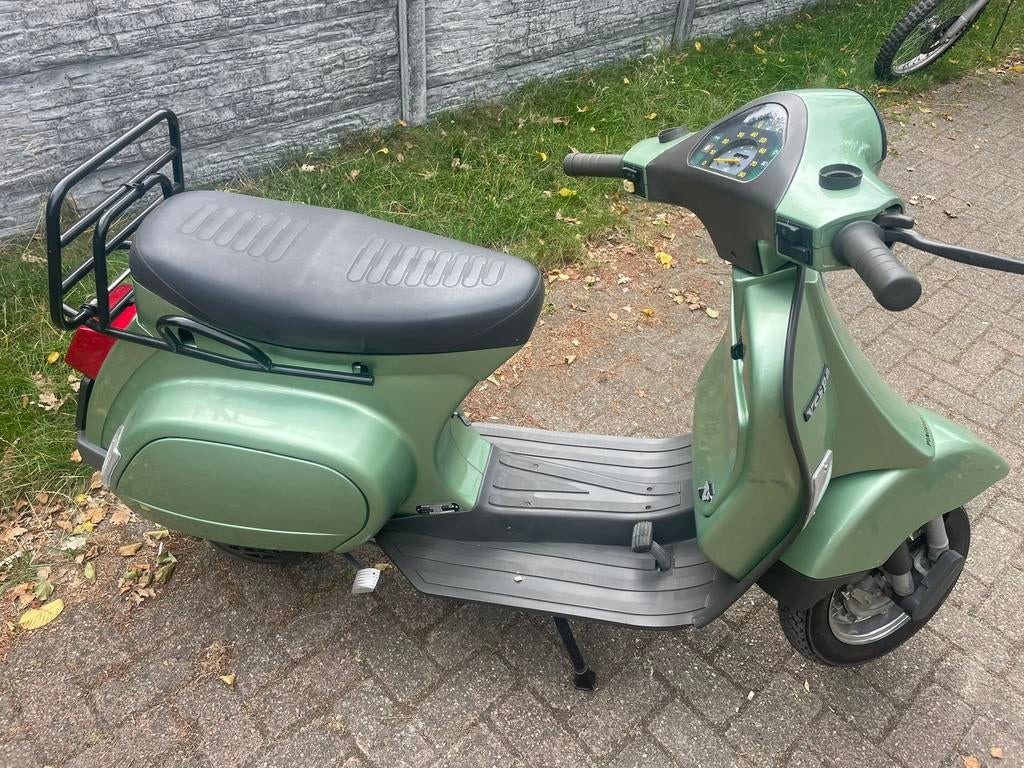 Zeer mooie Vespa pk50, Fietsen en Brommers, Brommers | Vespa, Ophalen, Zo goed als nieuw
