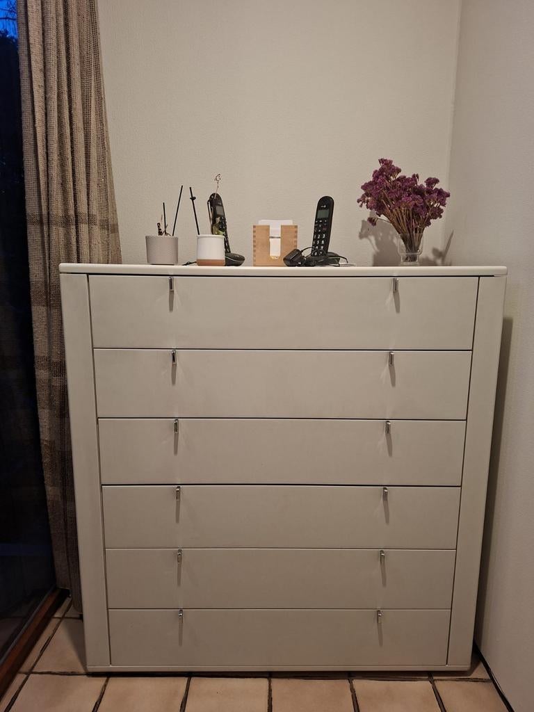 Witte ladenkast, Ophalen