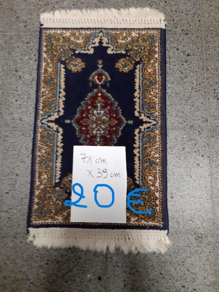 tapis divers, Enlèvement
