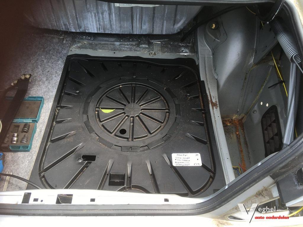 Mercedes w124 coupe reservewiel afdekplaat, -, Utilisé, -, -