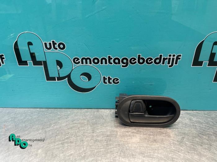 Poignée portière 2portes gauche d'un Mitsubishi Colt (Colt, -, 3 mois de garantie, Utilisé, Mitsubishi