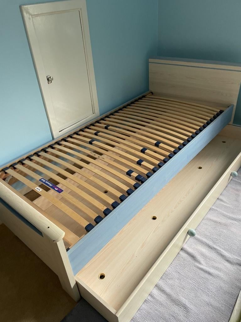 Houten en blauw eenpersoonsbed met grote lade, Huis en Inrichting, Ophalen, Eenpersoons, Beige, 200 cm