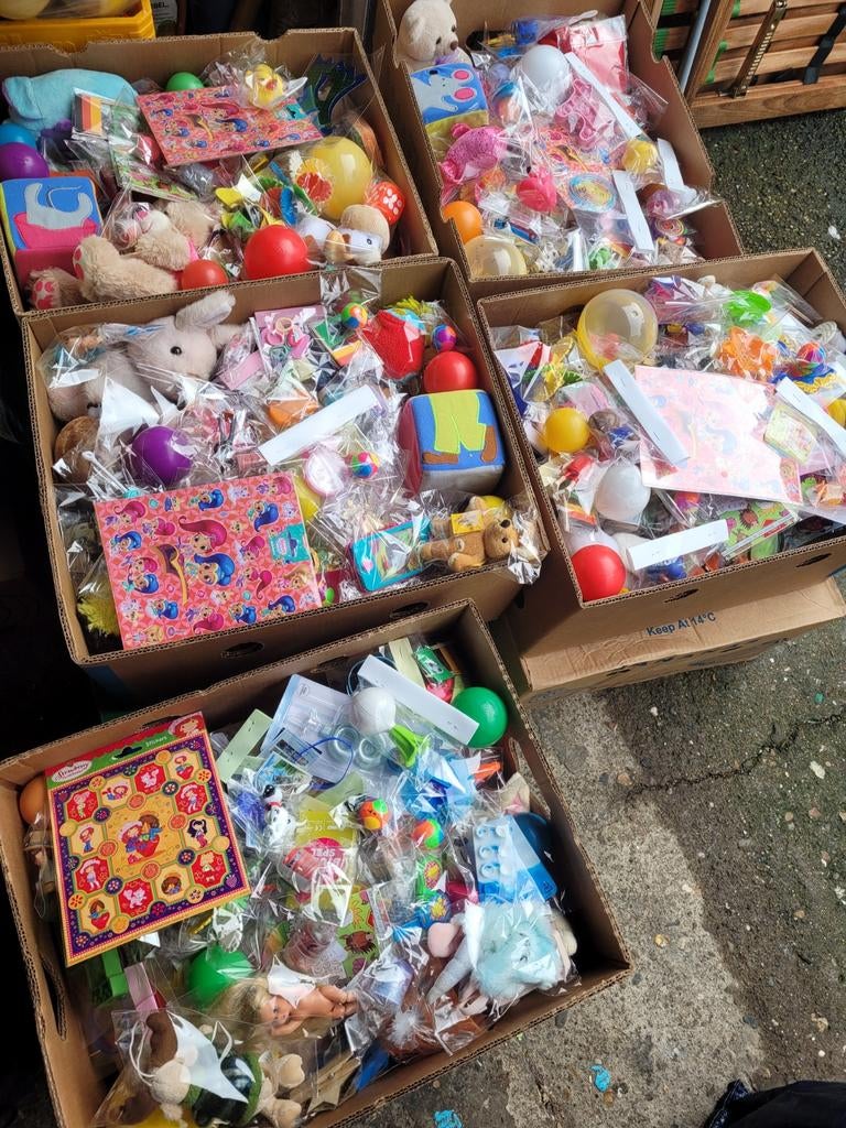 Dozen uitgooi carnaval, Diversen, Rommelmarktspullen, Ophalen