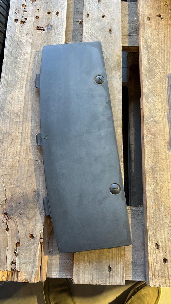 Plaat Trekhaak Tesla model 3, Ophalen, Zo goed als nieuw