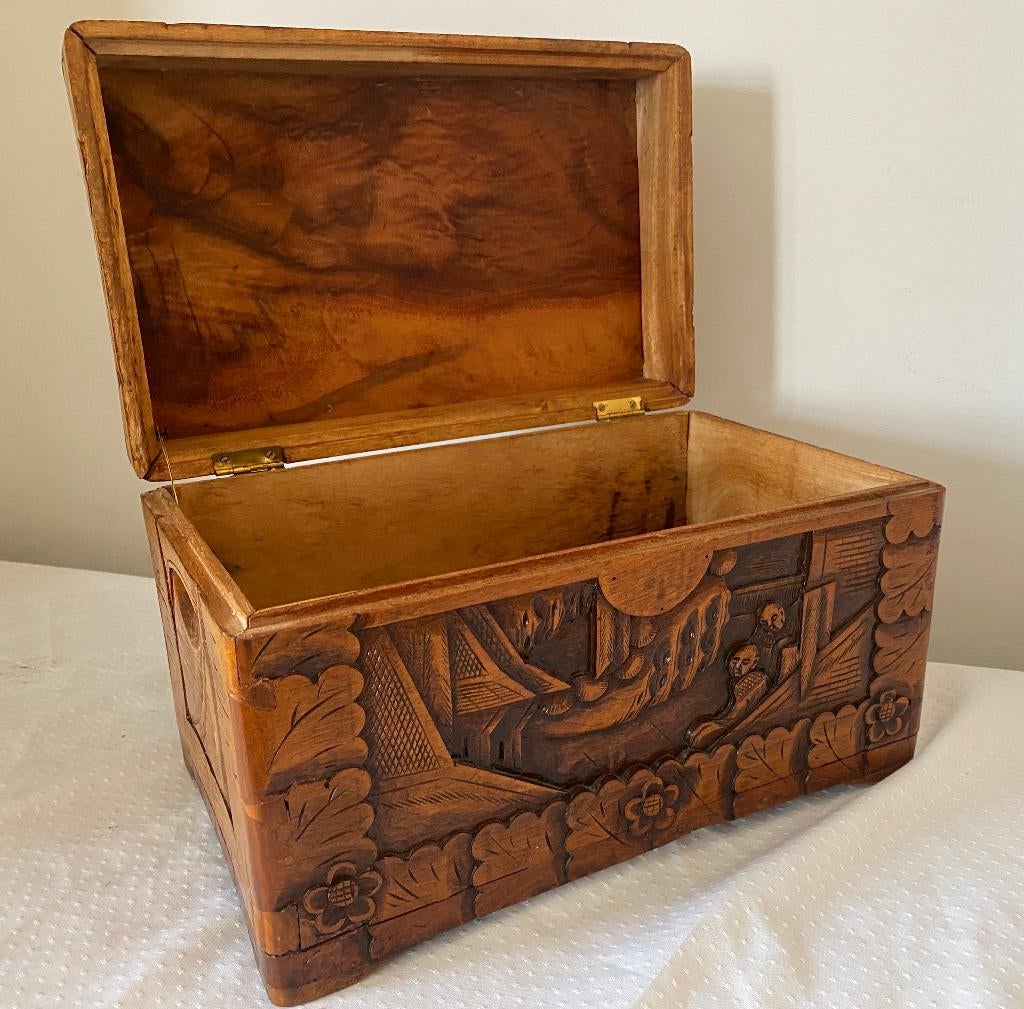 Boîte à bijoux sculpté en bois de camphrier origine chinoise, Enlèvement ou Envoi