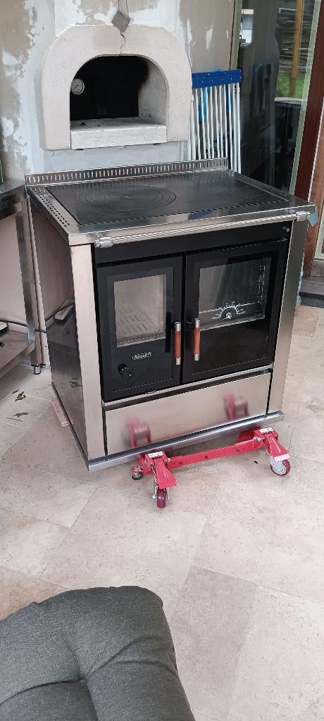 Cuisinière à bois RIZZOLI, Comme neuf, Enlèvement, À Poser, 5 zones de cuisson ou plus