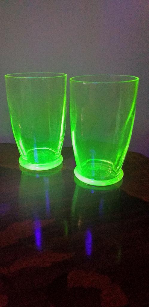 Verre fin à l'uranium. H-10 cm, Antiquités & Art, Enlèvement ou Envoi