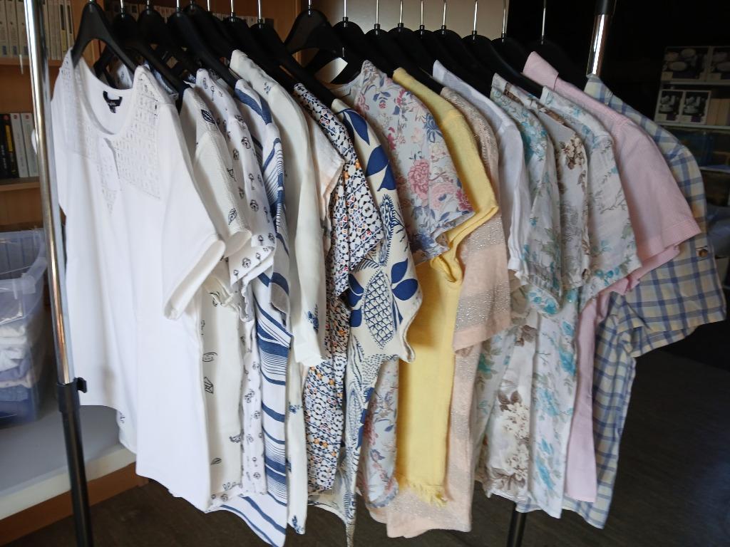 LOT DE + DE 285 PIECES DE VETEMENTS, Enlèvement, Porté