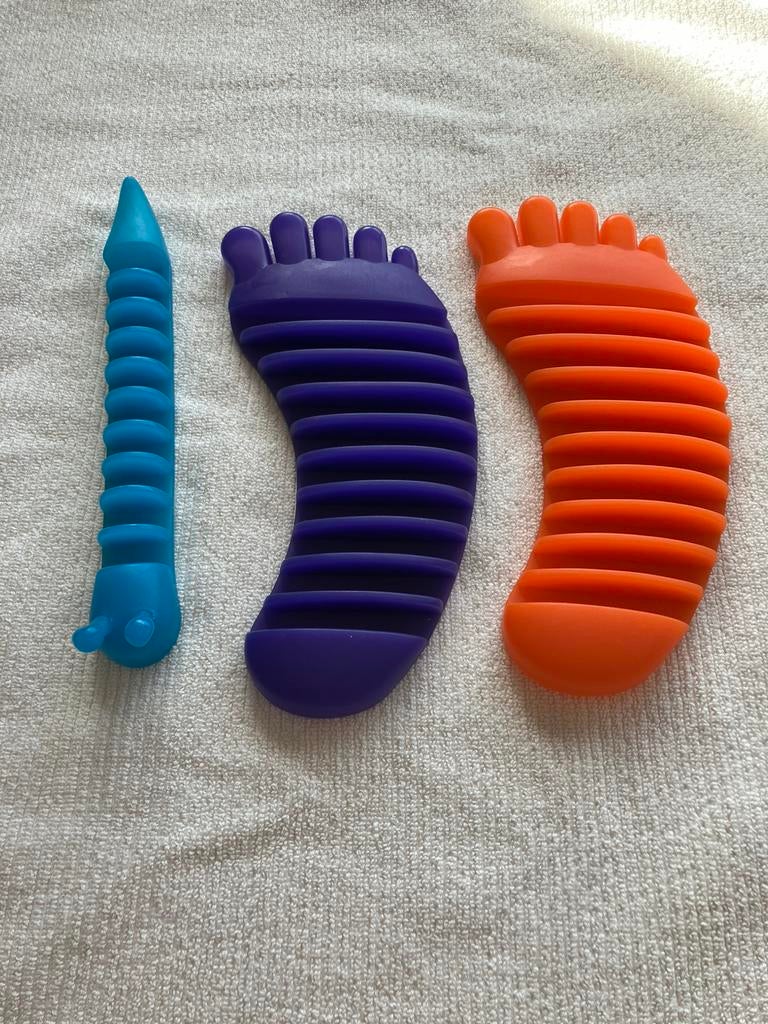 CD houder rekje orange voet blauwe worm design  lengte 22 cm, Kunststof, Minder dan 25 discs, Ophalen of Verzenden, Zo goed als nieuw