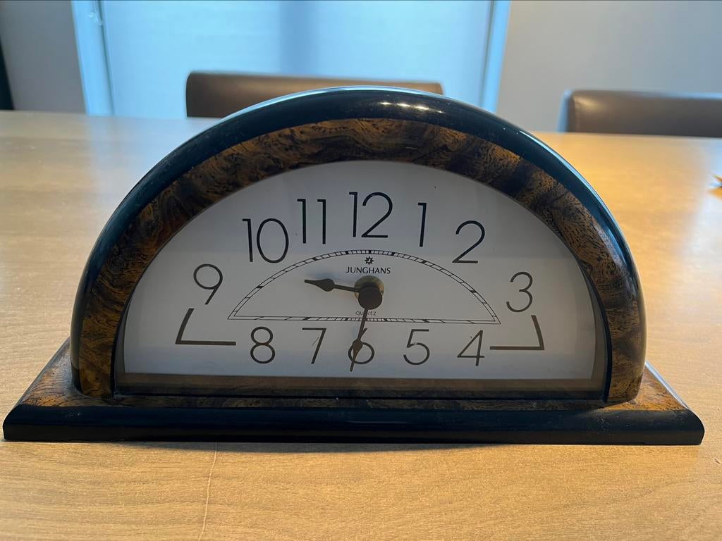 Junghans kunststof klok, Huis en Inrichting, Woonaccessoires | Klokken, Ophalen of Verzenden, Zo goed als nieuw, Analoog, Wekker of Tafelklok