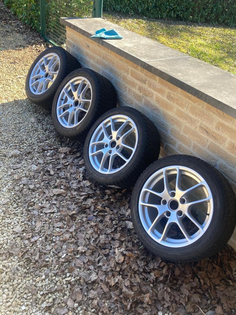 jantes PORSCHE 2x 235-265/45/18 + pneu Dunlop SP Winter, Autos : Pièces & Accessoires, 14 pouces, Pneus hiver, Enlèvement, Jante(s)