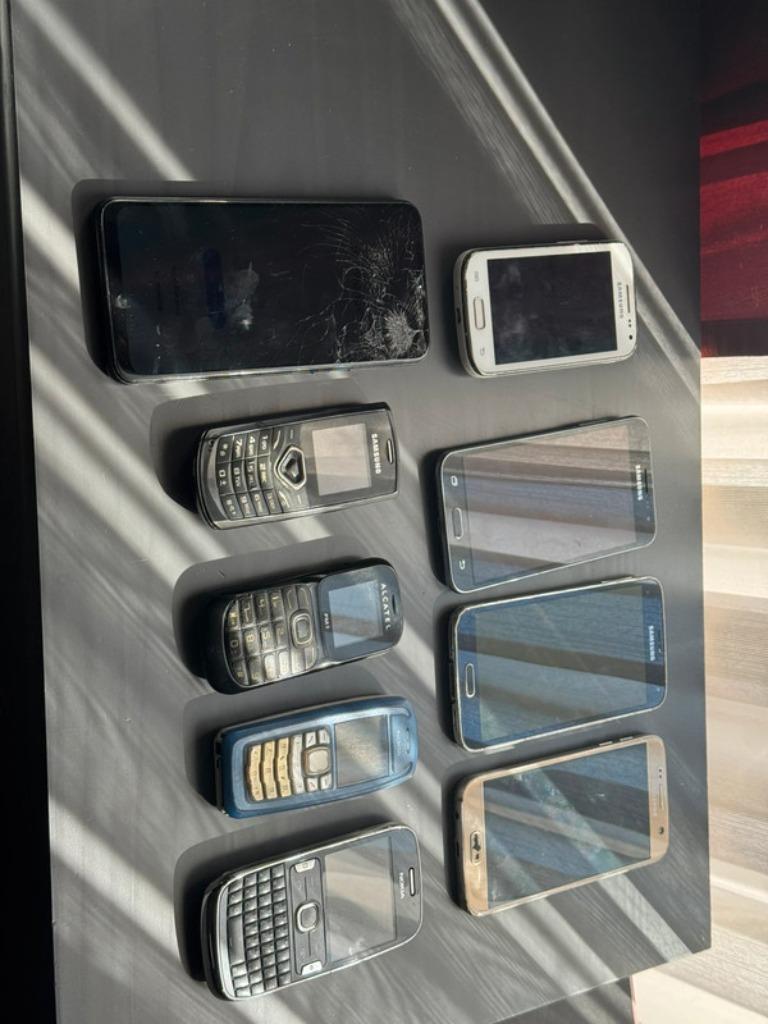 Lot de 9 telephones galaxy samsung et nokia et alcatel, Télécoms, Enlèvement ou Envoi, Utilisé, Sans abonnement
