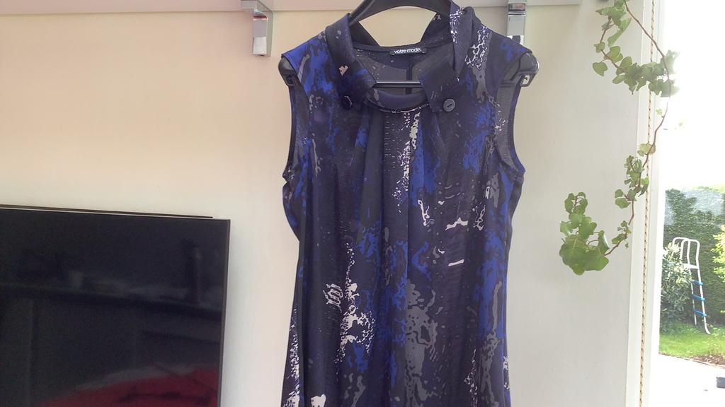 Belle robe élégante et légère. S, Neuf, Enlèvement ou Envoi, Taille 36 (S), Longueur genou