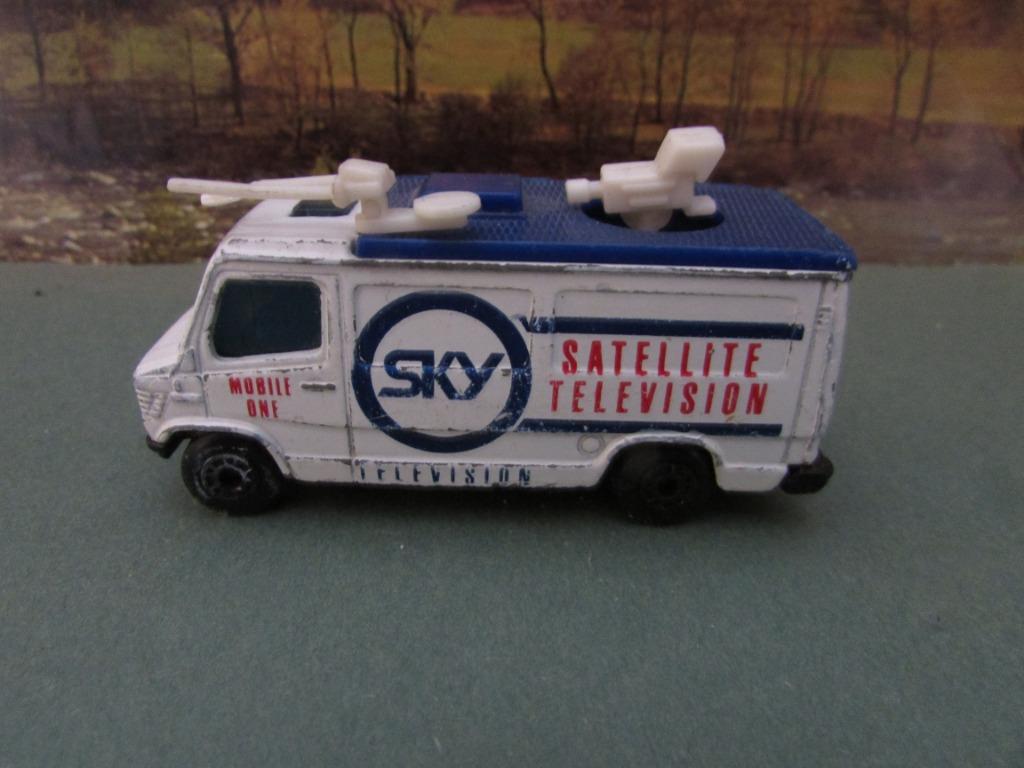 MATCHBOX, MERCEDES TV NEWS TRUCK, Ophalen of Verzenden, Gebruikt, Bus of Vrachtwagen, Matchbox