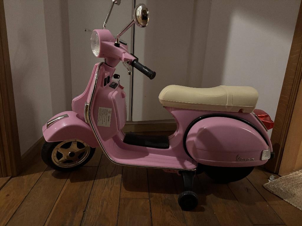 Vespa electrische moto kind 2-6j, Ophalen, Zo goed als nieuw