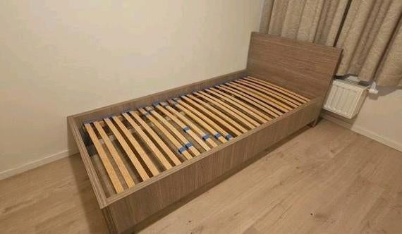 Bed zonder matras 200x90, Ophalen, Eenpersoons, Bruin, Zo goed als nieuw