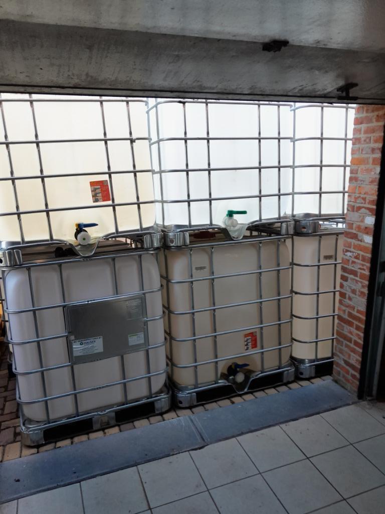 ibc 1000liter uit voeding, Tuin en Terras, Regentonnen, Ophalen, Met kraantje, 150 liter of meer, Zo goed als nieuw