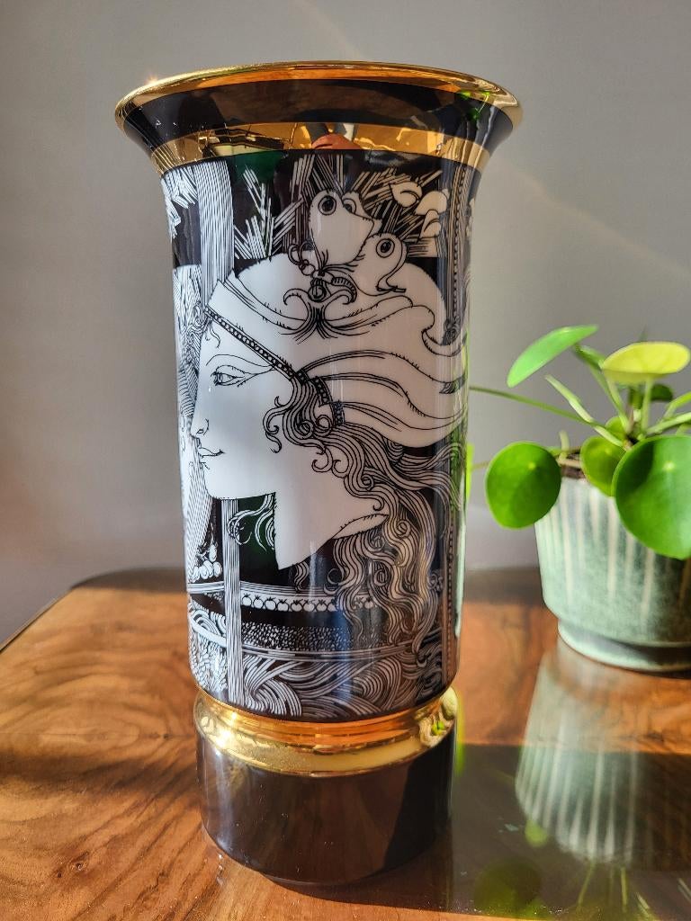 Vase en porcelaine Hollohaza, Antiquités & Art, Antiquités | Porcelaine, Enlèvement ou Envoi