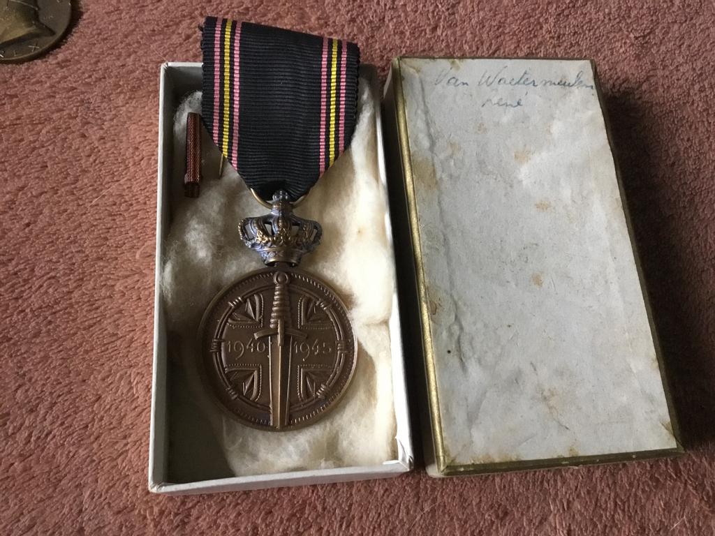 Medaille ww2, Collections, Enlèvement