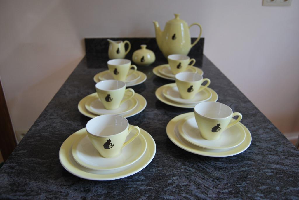 ZWARTE KAT. MAASTRICHT. 6-PERSOONS KOFFIESERVICE, Antiek en Kunst, Antiek | Keramiek en Aardewerk, Ophalen of Verzenden