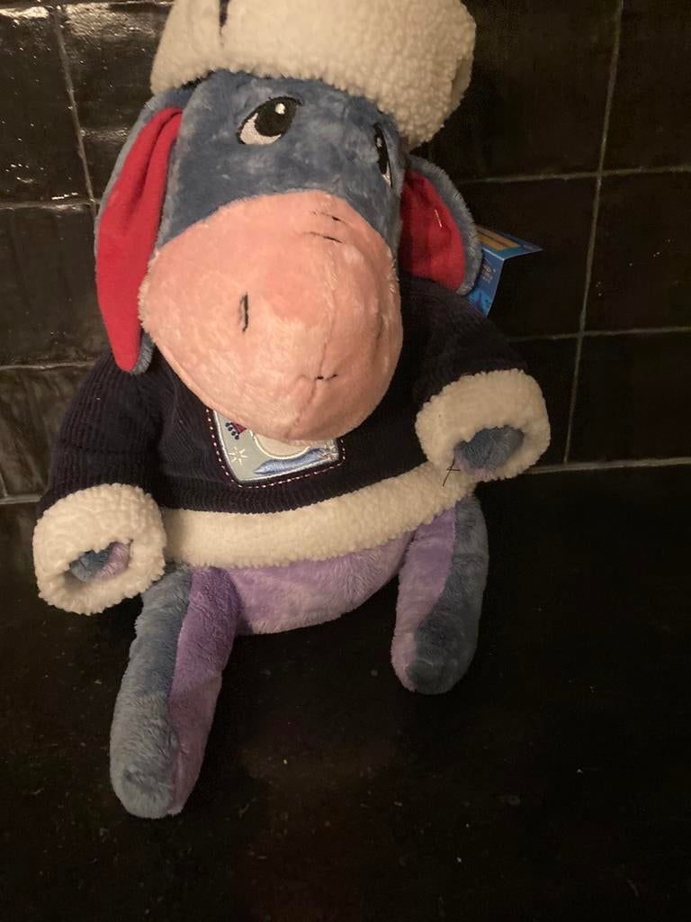 Disney- Eeyore knuffel in winter tenu- origineel label, Ophalen of Verzenden, Nieuw