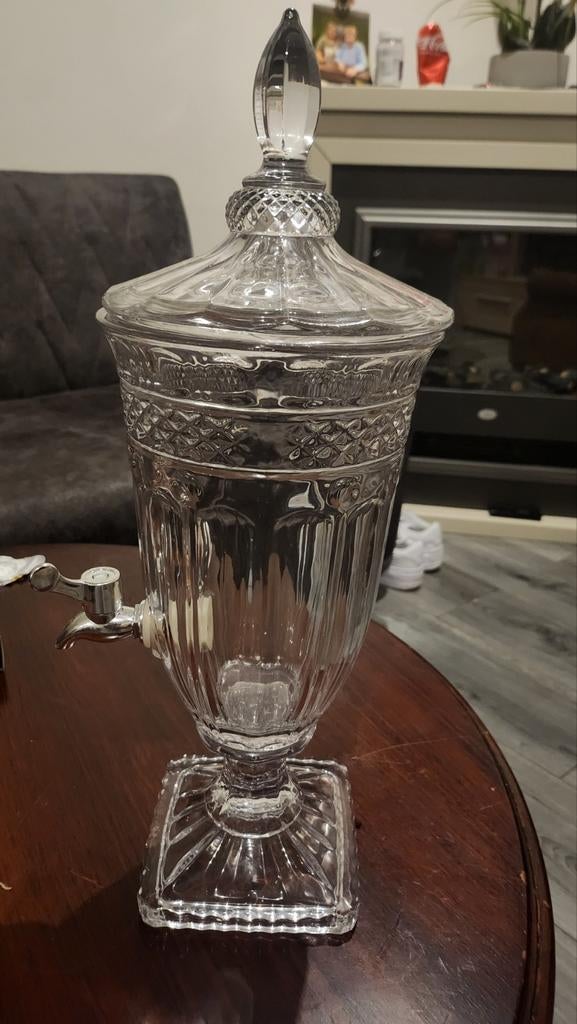 glazen drankdispenser, Ophalen