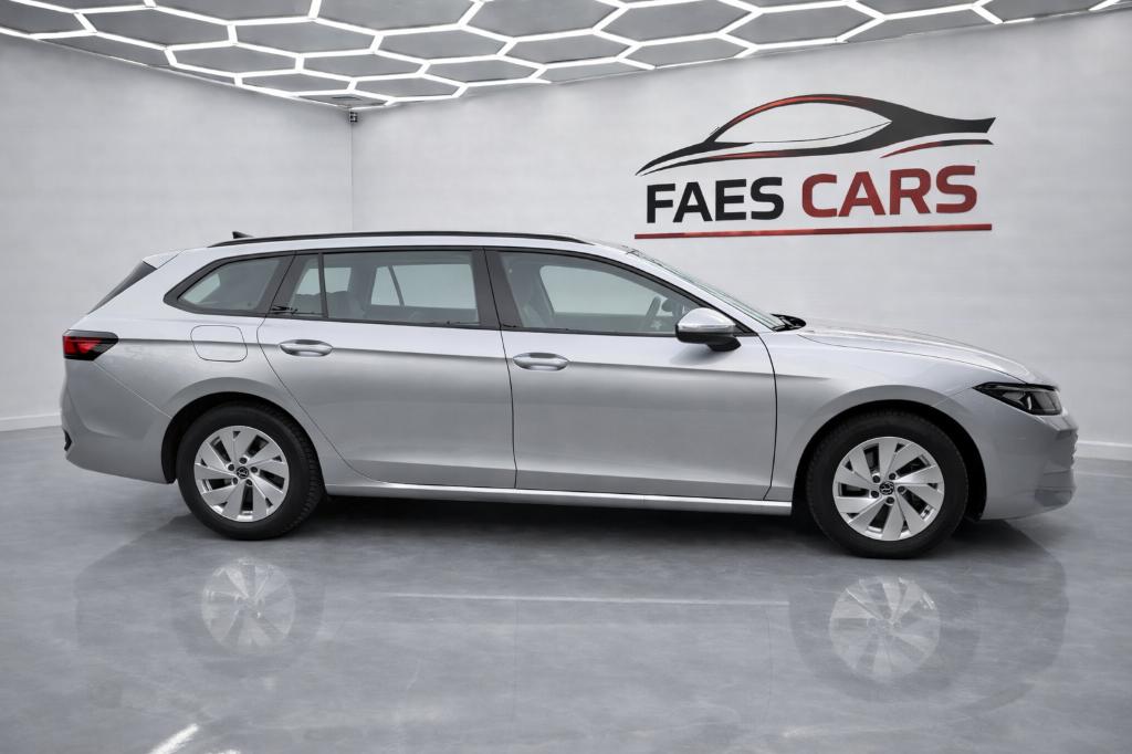 Volkswagen Passat break mild hybride, Auto's, Stof, 4 cilinders, Hybride Elektrisch/Benzine, Zilver of Grijs