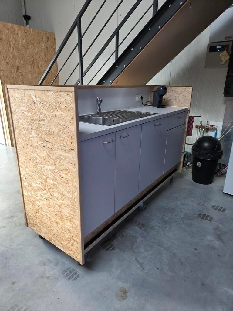 Mobiele keukenblok met vaatwasser en stopcontacten., Ophalen