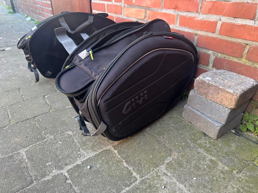 Motorzakken givi, Ophalen, Zo goed als nieuw